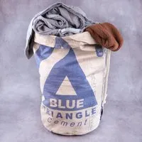 Nyuzi Blackwhite Nyuzi Blackwhite Upcycling Wäschesack | Wäschesack, Seesack aus recyceltem Zementsack – Produktbild 1 von 1