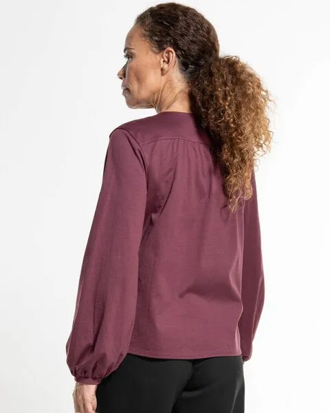 Alma & Lovis Alma & Lovis Feminine Bluse im Wickel-Look aus extra feiner Bio-Baumwolle | Wickelbluse, Port (dunkelrot), – Produktbild 3 von 4