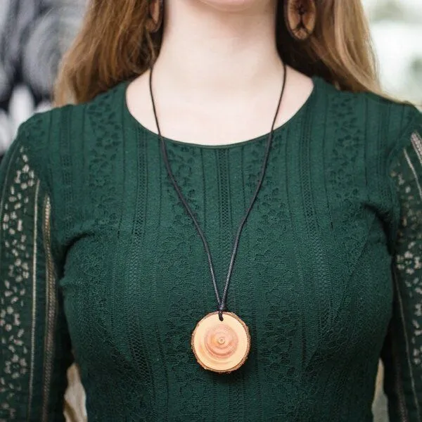 Himal Hemp Himal Hemp allgenderstar by JANA W. Zirbenholz Anhänger Kette – Produktbild 2 von 3