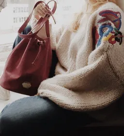 MATES OF NATURE MATES OF NATURE Korktasche Bucket Bag in Red Grape (rot) – Produktbild 1 von 1
