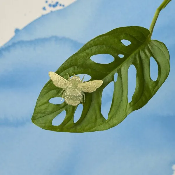 another studio another studio Plant Animal - Design Pflanzendekoration - Figuren aus Messing, Hummel, – Produktbild 3 von 4