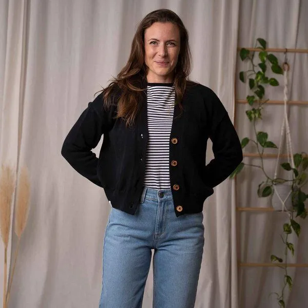 Vresh Clothing Vresh Clothing Vreia, Kurze Strickjacke aus Biobaumwolle, Schwarz, – Produktbild 1 von 4