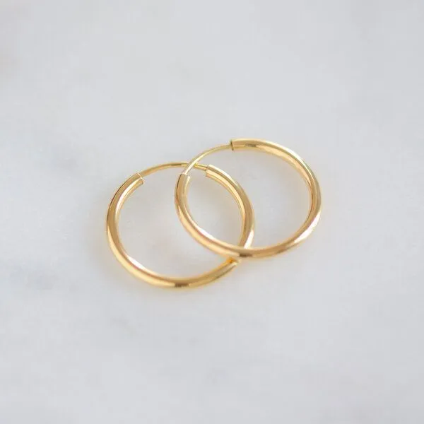 Paeoni Colors Paeoni Colors Klassische Creolen-Ohrringe aus 18k Gold Vermeil, 925 Sterling Silber, Größen S – Produktbild 4 von 4