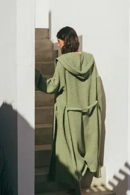 AmourLinen AmourLinen Damen vegan Bademantel Waffel Snuggle Moosgrün – Produktbild 1 von 1