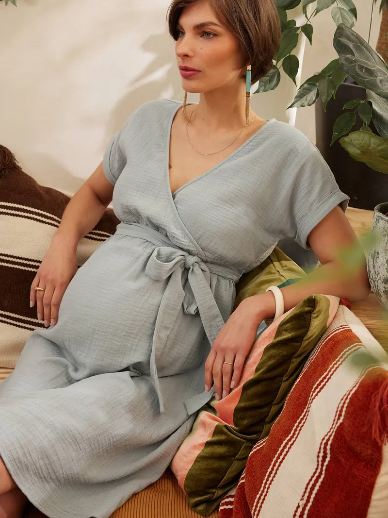 Envie De Fraise Kleid für Schwangerschaft & Stillzeit ENVIE DE FRAISE 100% Bio-Baumwolle GOTS-zertifiziert salbei, Salbeigrün, – Produktbild 1 von 3