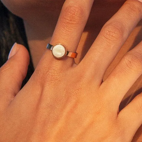 ALEXASCHA ALEXASCHA Größenverstellbarer Ring mit Stein, Grey, – Produktbild 8 von 8