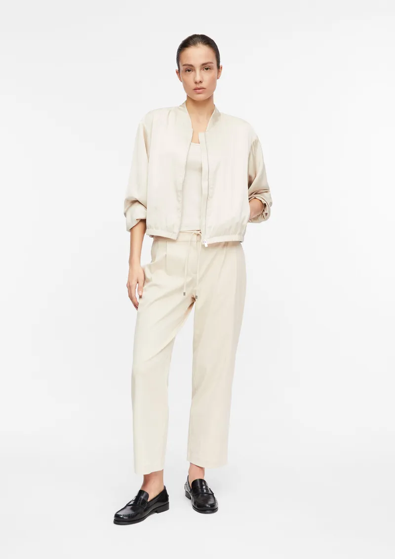 comma comma Softe Ankle-Stoffhose aus Lyocellmix mit Gürtel-Detail, Beige, – Produktbild 2 von 3