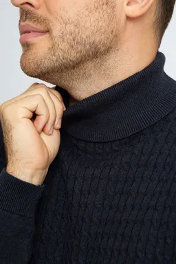 Suitable Suitable Rollkragen Cable Navy - Größe XXL – Produktbild 1 von 1