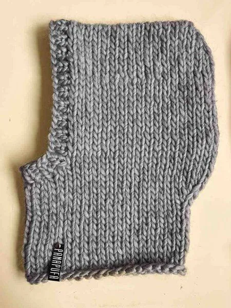 PANAPUFA PANAPUFA Handgestrickte Balaclava Kapuze – 100 % Merinowolle, Husky grau, – Produktbild 2 von 2