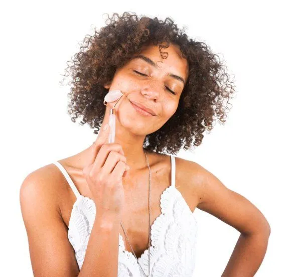 Jolie au naturel Jolie au naturel Gua Sha Stein Rosenquarz Roller Hyaluron Serum Vitamin C – Produktbild 2 von 3