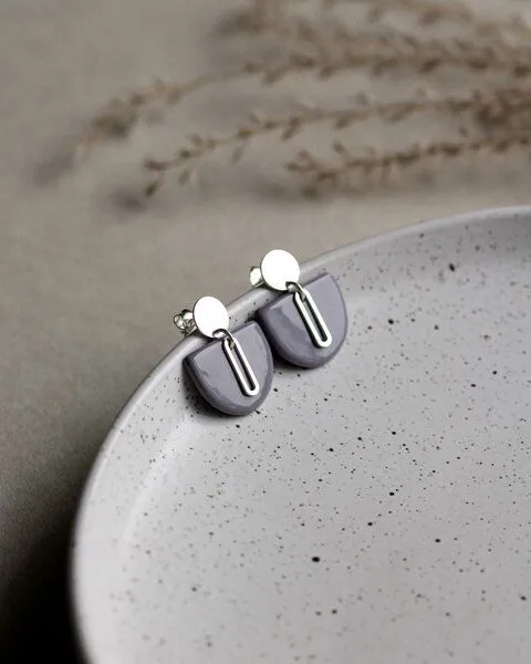 lille mus lille mus Ohrstecker 'Halbkreis Oval' aus Porzellan und 925 Silber, Lila, – Produktbild 1 von 6