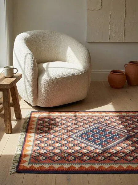 Rugtales Kelim Senneh Rot „Rugtales“ aus Schurwolle, 62x88 cm, Rot, – Produktbild 1 von 4