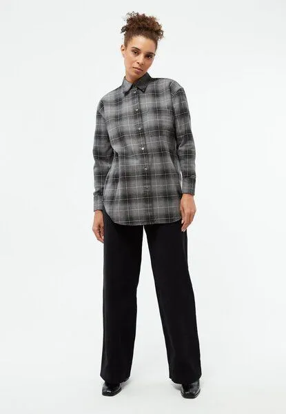 Givn Berlin Givn Berlin Hemdbluse GBELIDA in langer Passform - Dark Grey / White (Checked), Grey, – Produktbild 2 von 3