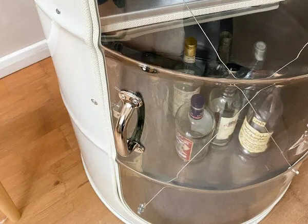 Lockengelöt Lockengelöt Hausbar Vitrine aus einem Hamburger Ölfass, Orange, – Produktbild 3 von 3