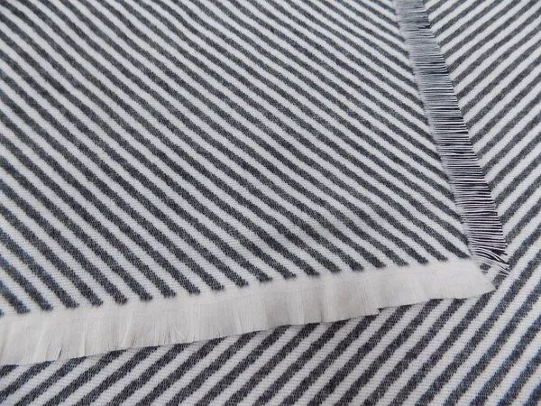 Nature by Adam Nature by Adam Kuscheldecke aus 100% Bio-Baumwolle - Made in Germany - Stripes, Dunkelgrau, – Produktbild 2 von 3