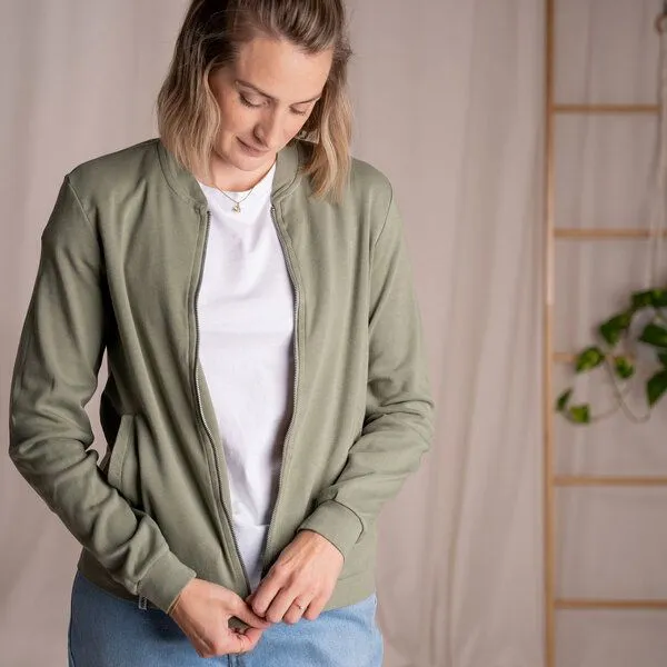 Vresh Clothing Vresh Clothing Velia - Zip Weste aus Biobaumwolle, Salbei, – Produktbild 4 von 4