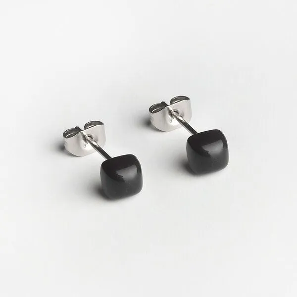 ALEXASCHA ALEXASCHA Winzige Ohrstecker aus recyceltem Glas 4mm, Schwarz, – Produktbild 1 von 4