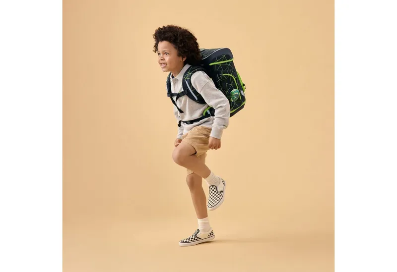 Ergobag Ergobag Schulranzen Schulranzen-Set CUBO LIGHT CyBär Race 5-teilig, 25/26 (5-teilig), Superleicht, Hugging-Rückensystem, für kleine/schmale Kinder, Schwarz, – Produktbild 2 von 3
