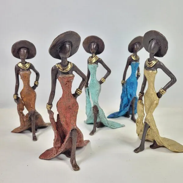 Moogoo Creative Africa Moogoo Creative Africa Bronze-Skulptur "Femme élégante avec chapeau" by Soré, Grün, – Produktbild 1 von 3