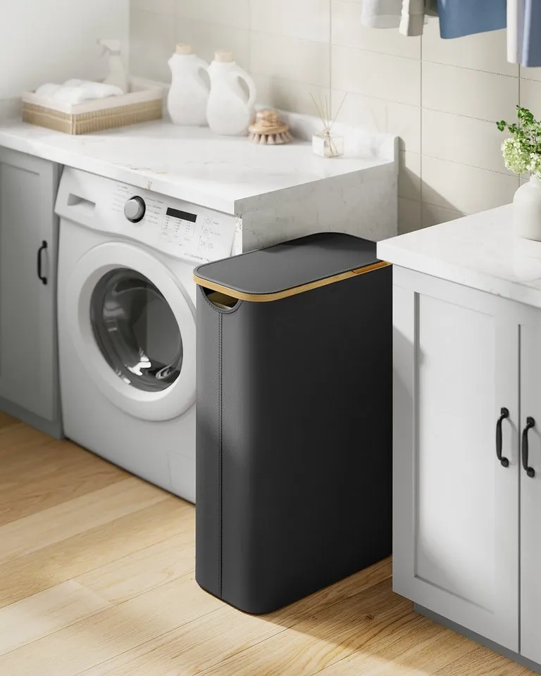 SONGMICS SONGMICS Wäschekorb mit Deckel, herausnehmbarer Einsatz, Bambus‑Rahmen, Oxford‑Gewebe, 65 L, 42 x 22,5 x 70,5 cm, mit Deckel, platzsparend, Griffe aus Bambus, Schwarz, – Produktbild 2 von 5