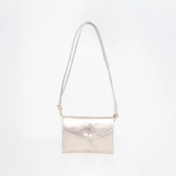ann kurz Mini Cute Clutch – kleine Clutch aus Metallic-Leder, Metallic platin, – Produktbild 1 von 4