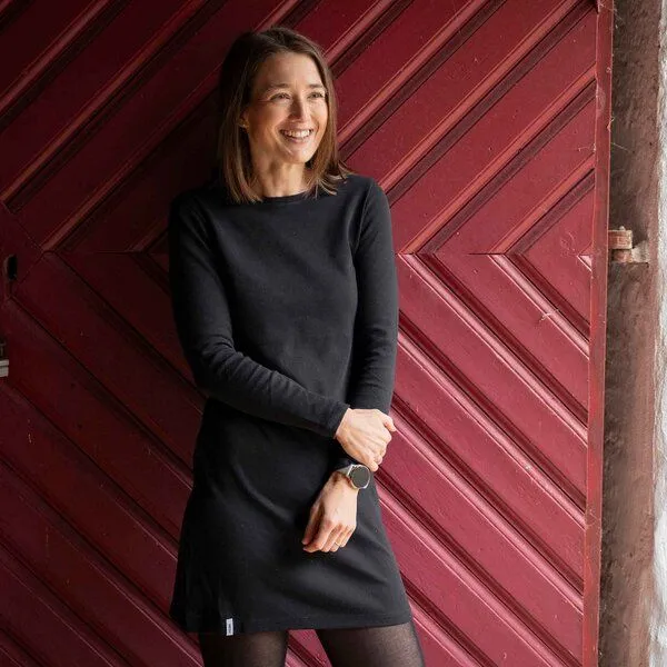 Vresh Clothing Vresh Clothing Vlora - Langarmkleid aus Biobaumwolle, Schwarz, – Produktbild 1 von 4