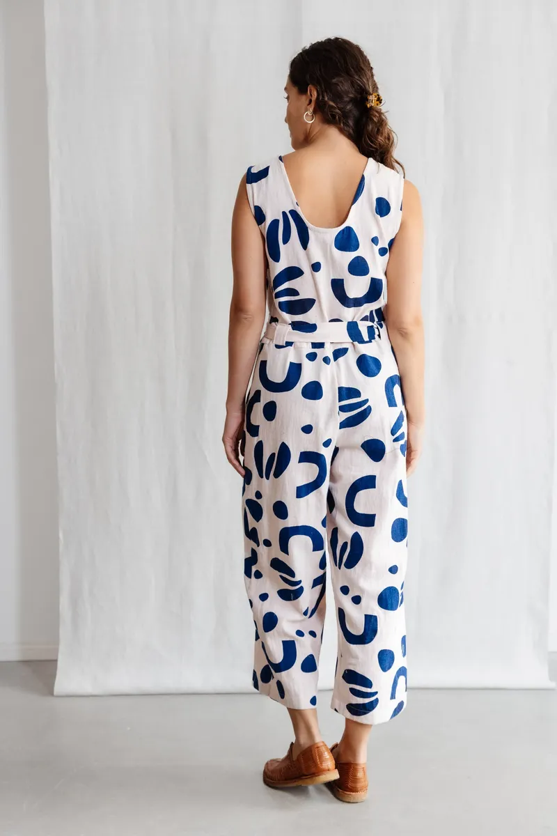 Jyoti - Fair Works Jyoti - Fair Works Damen vegan Jumpsuit Daksha Print Atlantic Weiß & Blau, Blau, – Produktbild 1 von 2