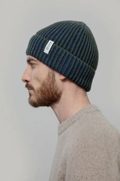 Rifò - Circular Fashion Made in Italy Rifò - Circular Fashion Made in Italy Mütze Teo aus Recycelter Kaschmirwolle, Grün - blau, – Produktbild 1 von 3