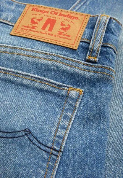 Kings Of Indigo Kings Of Indigo Juno Medium - Nachhaltige Jeans aus Tencel und recycelter Baumwolle, Blau, – Produktbild 1 von 4