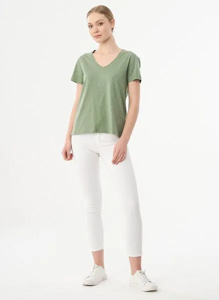 ORGANICATION ORGANICATION Damen Basic T-Shirt aus Bio-Baumwolle mit V-Ausschnitt, Fern green, – Produktbild 2 von 4
