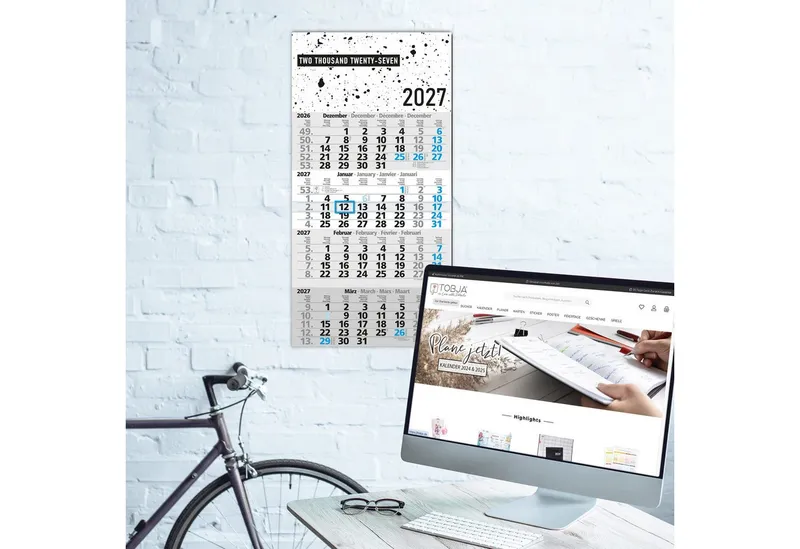 TOBJA Wandkalender 4 Monatskalender 2027 Design Splatter blauer Schieber 30x59 FSC, Design Splatter, blauer Datumsschieber, 4-sprachig, FSC, 30x59 cm – Produktbild 4 von 5