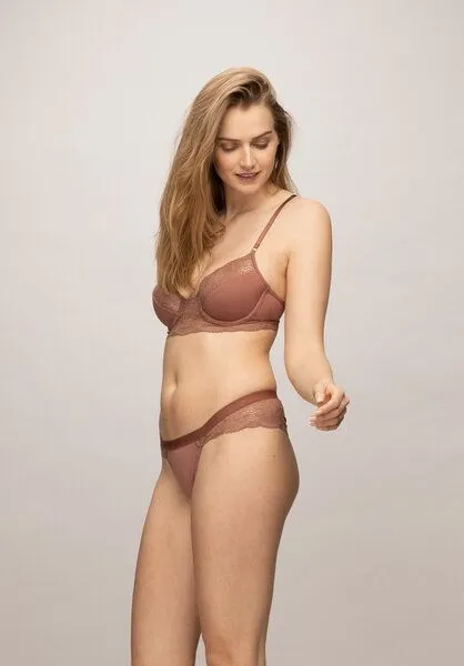 Lovjoi Lovjoi Tanga LUMINOUS MOSS mit filigraner Spitze, Warm brown (braun), – Produktbild 3 von 4