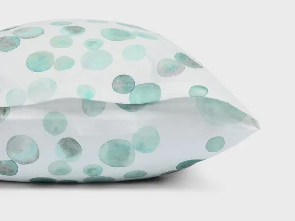Yumeko Yumeko Kissenbezug aus Baumwollsatin, Watercolor dots sea green, – Produktbild 3 von 4
