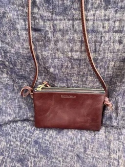 ELEKTROPULLI ELEKTROPULLI Lederhandtasche MAT mit 2 Reißverschlüssen und 3 Fächern, 3-in-1 Bag – Produktbild 1 von 1