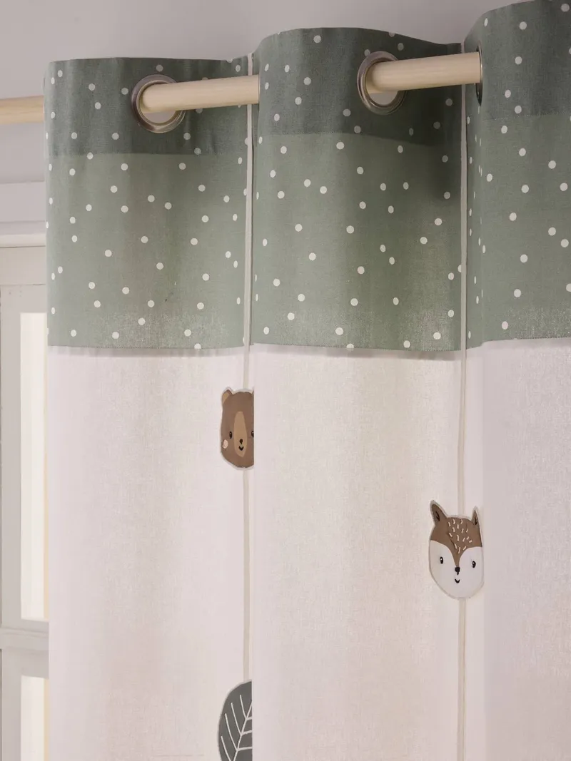 Vertbaudet Vorhang GRÜNER WALD mit Ösen & Girlande lichtdurchlässig halb Kinderzimmer salbei, Salbeigrün, – Produktbild 2 von 4