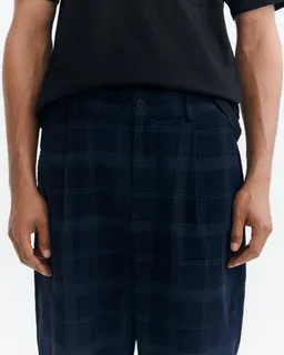 thinking mu Thinking MU Herren vegan Hose Friend Carrot Fit Check Aus Micro Cord Blau – Produktbild 1 von 1