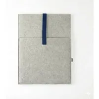 matilda k manufaktur matilda k. manufaktur Minimalistische Laptophülle aus Wollfilz 'max' mit Einsteckfach | für MacBook |Air| Pro 13|14|15|16 Zoll, Hellgrau-dunkelblau, – Produktbild 1 von 1