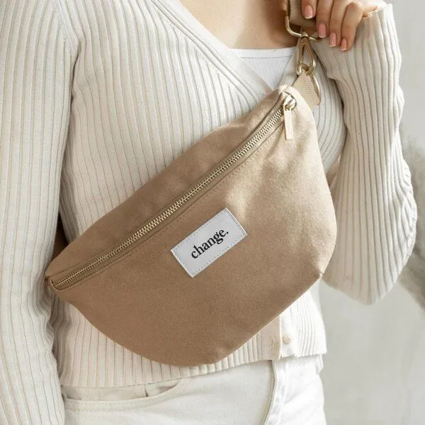 change the label change the label Change Bum Bag, Bauchtasche Damen, Crossbody Bag aus nachhaltiger Baumwolle, Taupe braun, – Produktbild 1 von 4