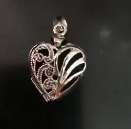 pakilia pakilia Amulett "Corazón Dos Caras" – Produktbild 1 von 1