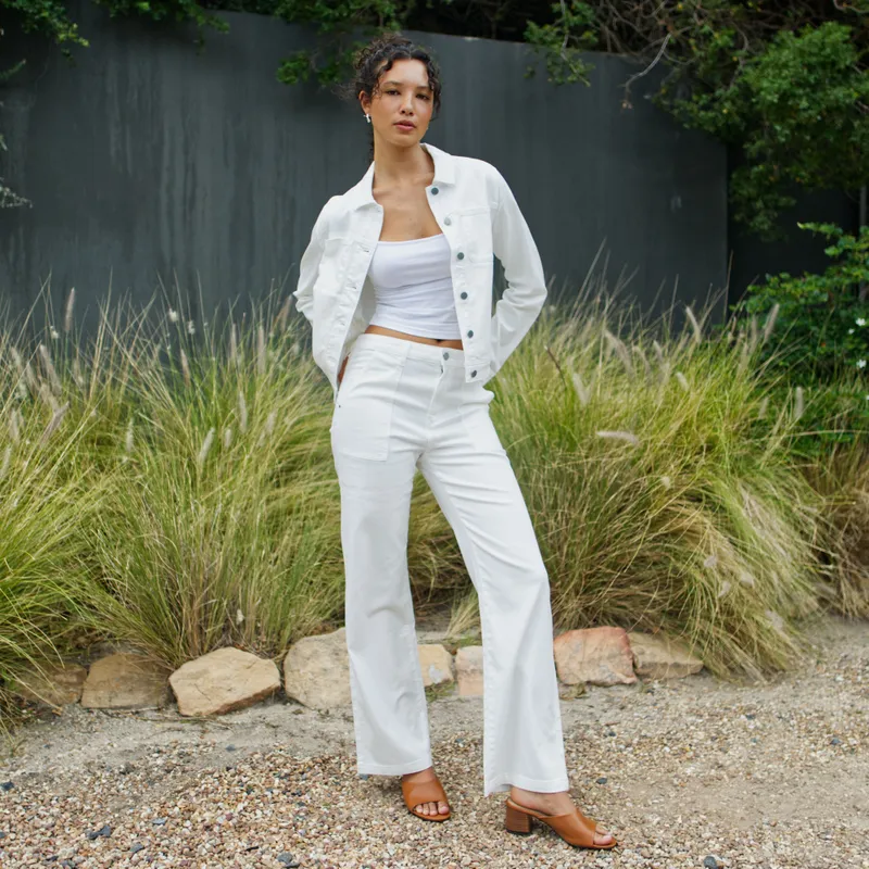 DAWN DEW Flared Soft Denim - Worker - White Denim - Off White / 31 / 32 – Produktbild 1 von 1