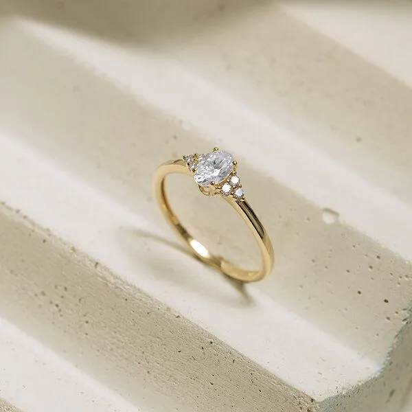 Eppi Eppi Verlobungsring mit Moissaniten und Lab Grown Diamanten Sheldo, Gelb, – Produktbild 2 von 4