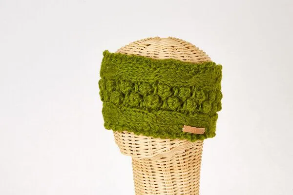 short'n'pietz short'n'pietz Schurwollstirnband mit Zopf- und Kugelmuster, handgestrickt, Grün, – Produktbild 1 von 1