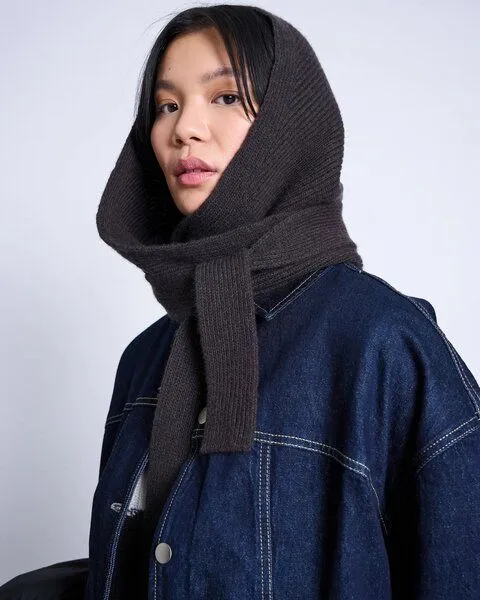JAN N JUNE Jan n June - Hooded Scarf Nira, Braun (zartbitter), – Produktbild 3 von 4