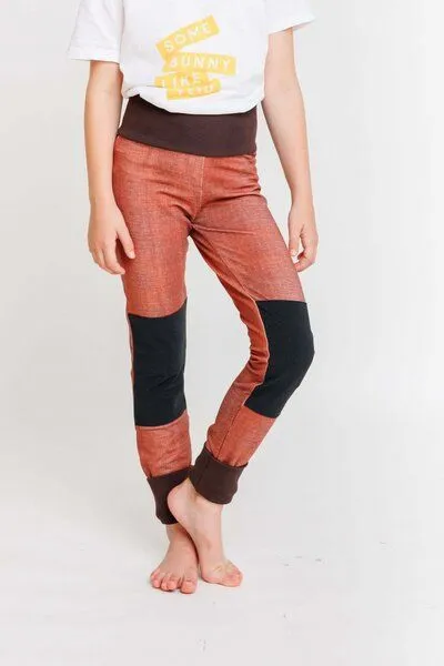 Babbily Babbily Robuste Kinderleggings mit verstärkten Knien - mitwachsend. Jeans Optik, Rot, – Produktbild 3 von 4