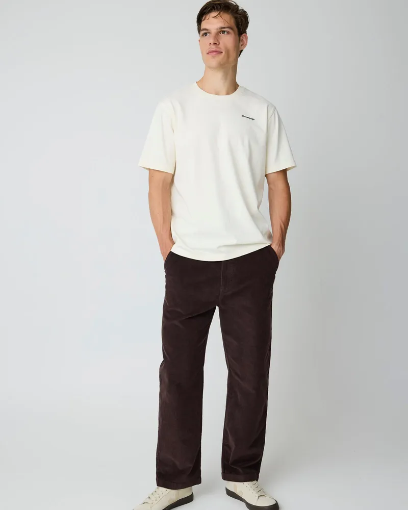 KnowledgeCotton Apparel KnowledgeCotton Apparel Herren vegan Chinohose Flint Wide Cord Chocolate Torte, Dunkelbraun, – Produktbild 1 von 2