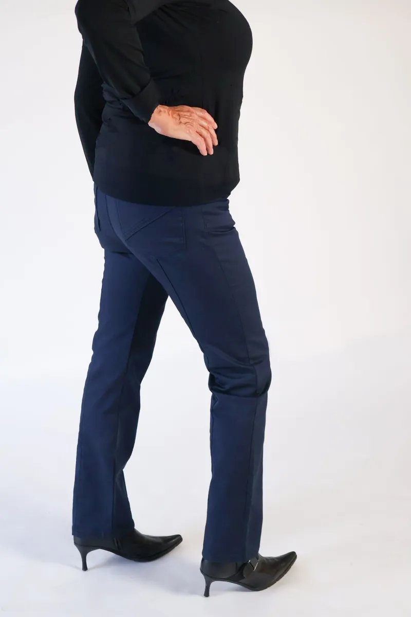 LAURIE LAURIE Damen vegan Hose Slender Rouge Regular Medium Length Navy, Extra dunkelblau, – Produktbild 2 von 2