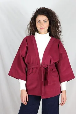 ManduTrap ManduTrap Elegante Kimonojacke Dolma aus Biobaumwolle – Cord in Grün, Blau oder Berry mit Gürtel und Taschen – Produktbild 1 von 1