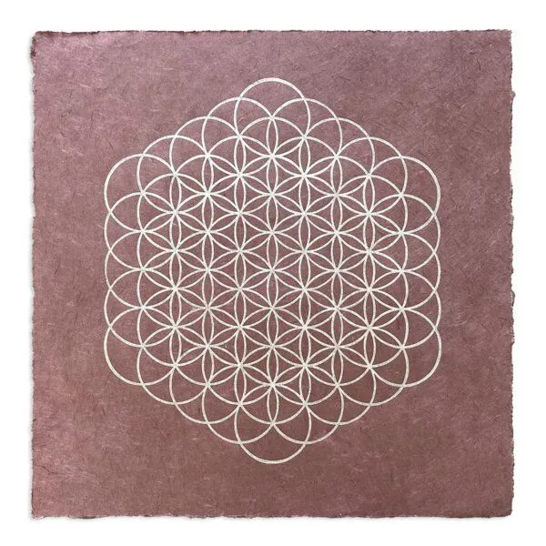 Veskor Cassiopeia Veskor Cassiopeia BLUME DES LEBENS Heilige Geometrie Linoldruck | 35 × 35 cm | Silber auf Rosenholz – Produktbild 1 von 4