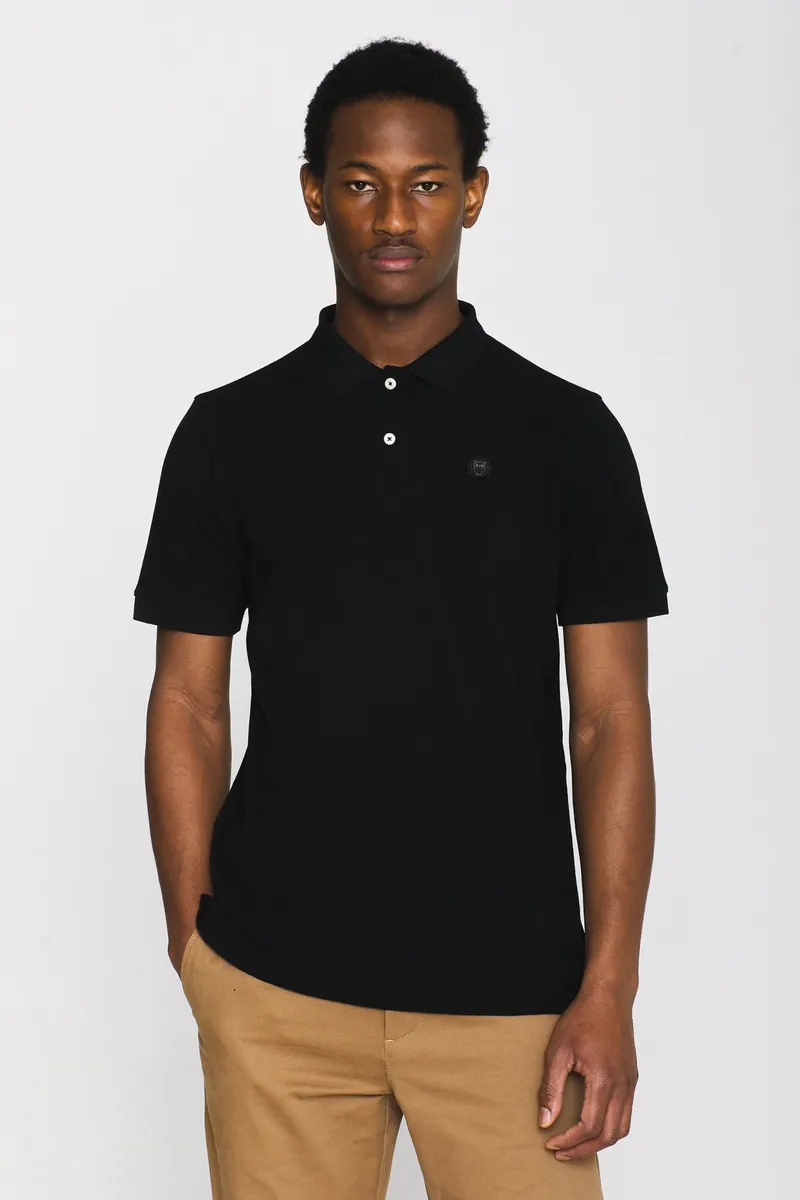 KnowledgeCotton Apparel KnowledgeCotton Apparel Herren vegan Polohemd Basic Badge Black Jet, Schwarz, – Produktbild 2 von 2