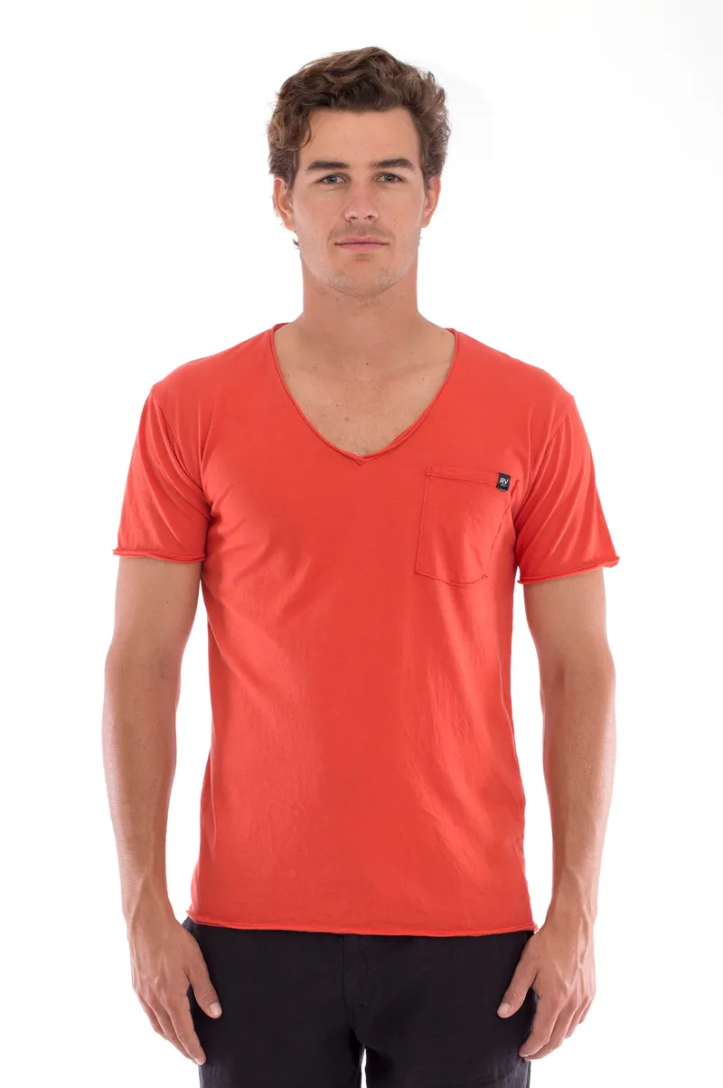 RAVENS VIEW IBIZA RAVENS VIEW IBIZA Herren vegan T-Shirt V-Ausschnitt Wild Pocket Terracotta, Dunkelorange, – Produktbild 1 von 1